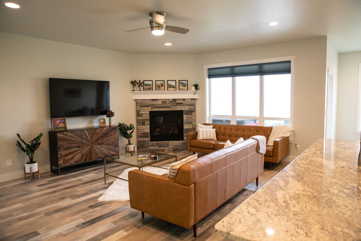 Smart-TV, peis, DVD-spiller og fotballspill