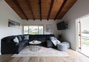 Smart TV, fireplace, Netflix, table football