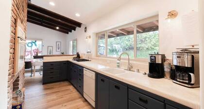 "The Medallion" Modern City Estate 7bed/5bath AC