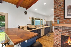 Fridge, microwave, oven, stovetop - "The Medallion" Modern City Estate 7bed/5bath AC (San Diego)