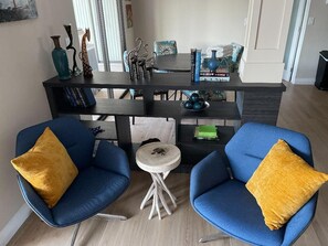 Interior - Gorgeous Contemporary Palm Desert Home.  Ask about March - April discount!! (Palm Desert)