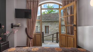 1 bedroom, desk, iron/ironing board, travel crib