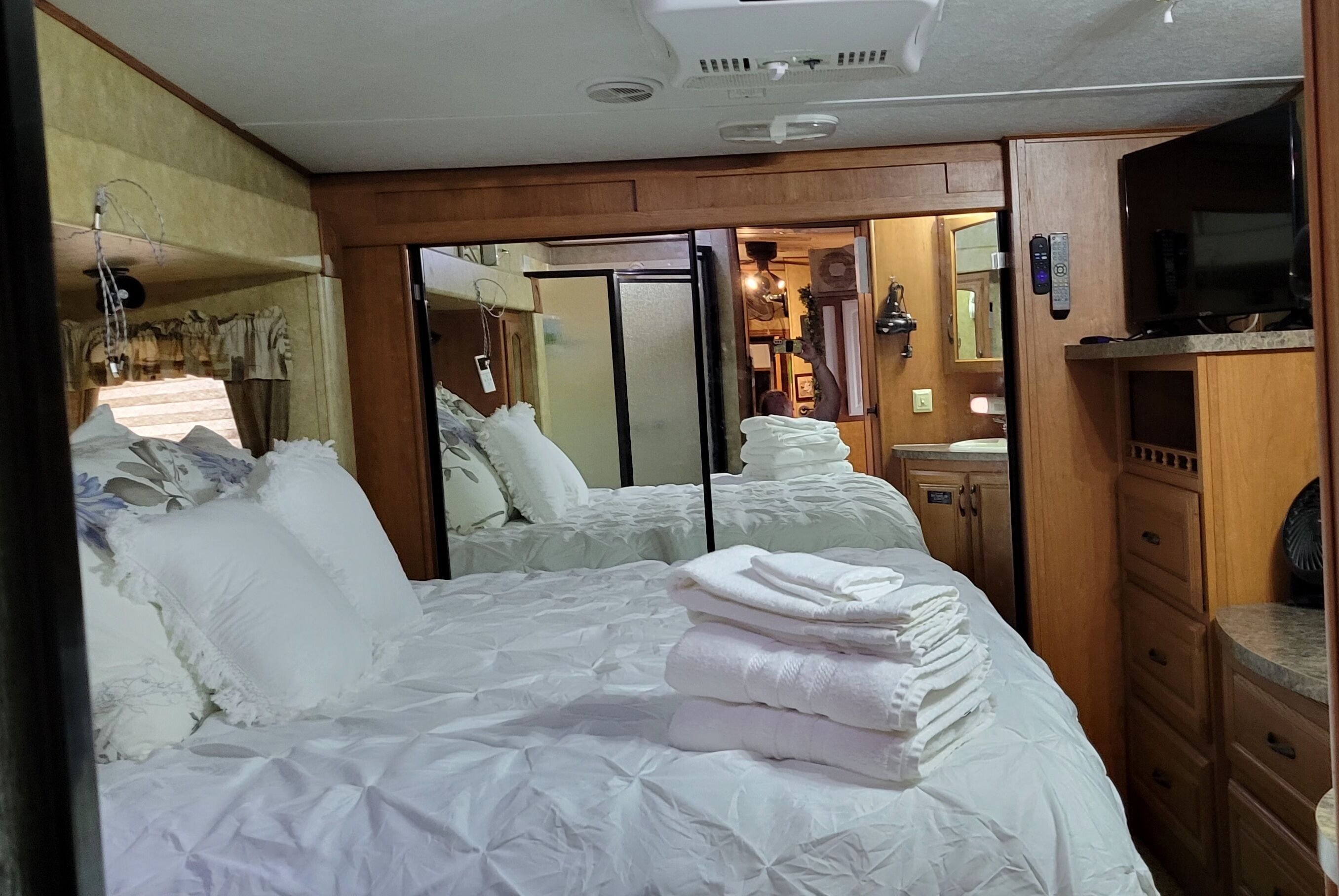 2 bedrooms, memory foam beds, free WiFi, bed sheets