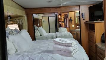 2 bedrooms, memory foam beds, free WiFi, bed sheets