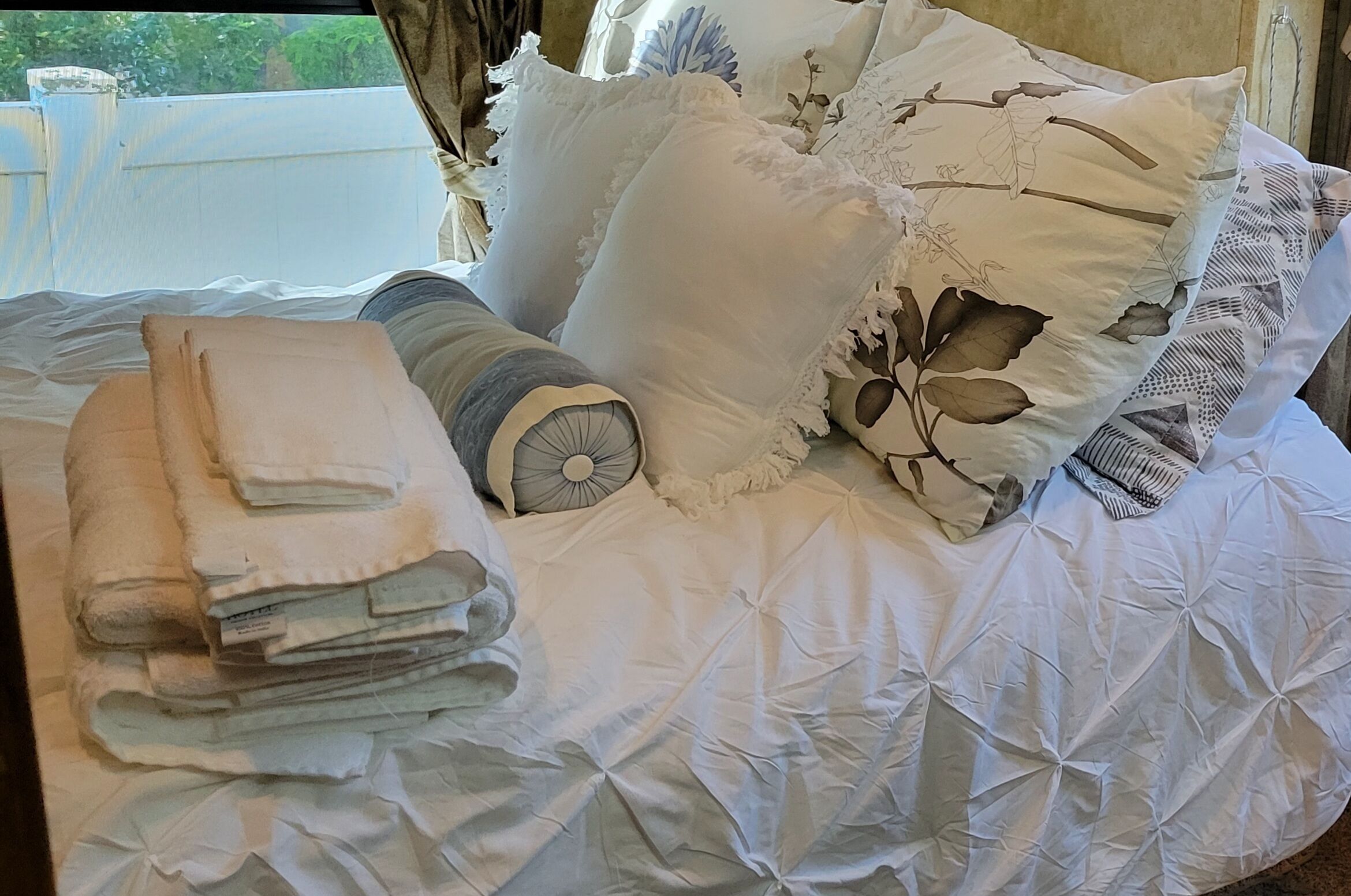 2 bedrooms, memory foam beds, free WiFi, bed sheets