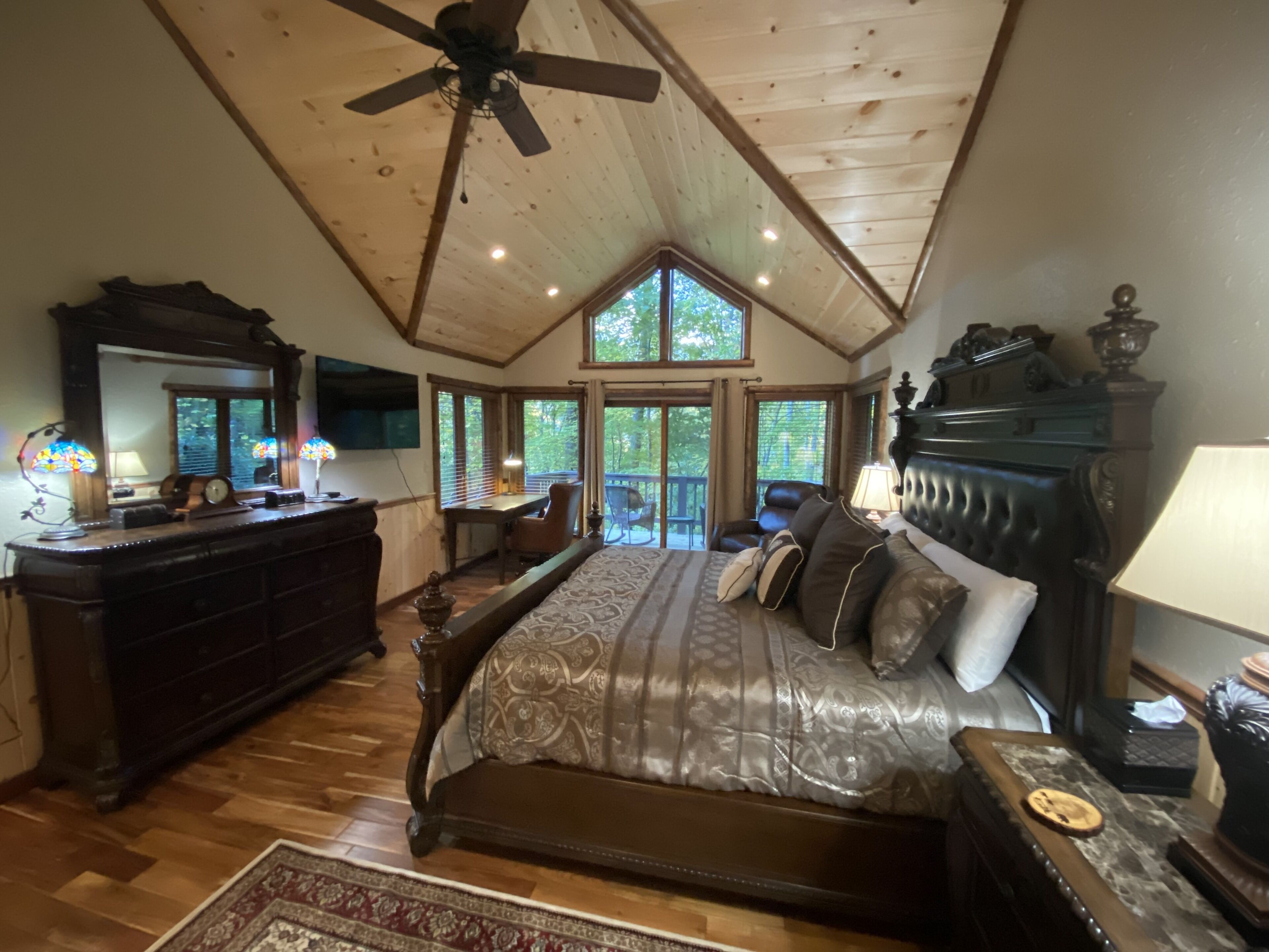 5 bedrooms, desk, iron/ironing board, free WiFi