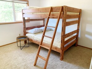 3 bedrooms, free WiFi, bed sheets