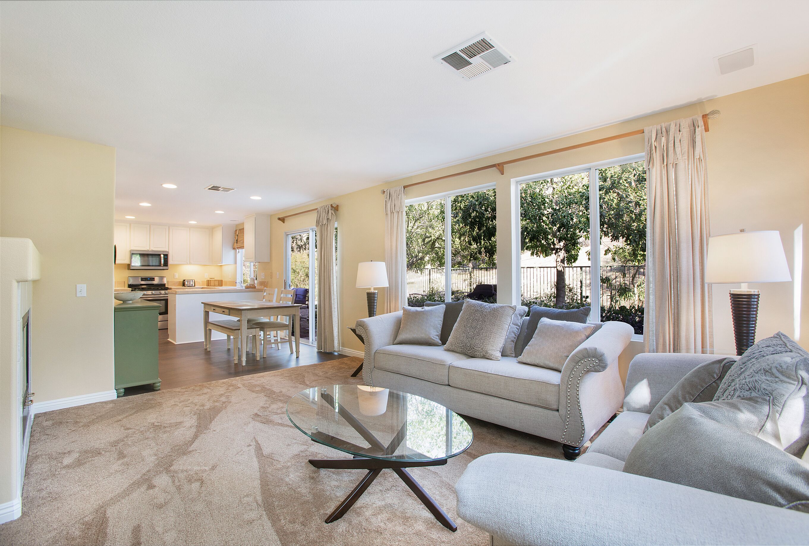 Relax in Gorgeous Wilderness Retreat Steps from Trailhead! Family-size home 
