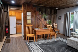 Interior - Spacious Cottage in Ohio Amish Country (Apple Creek)