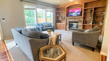 Smart TV, fireplace
