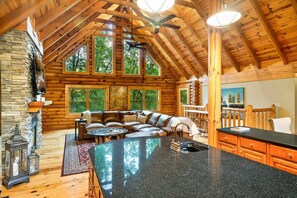 Smart-TV, Kamin, Videospiele, Bücher