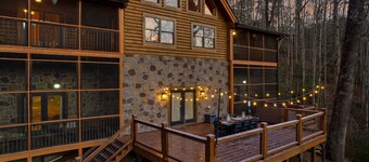 Massive 7BR Cabin Sleeps 18