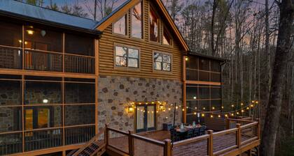 Massive 7BR Cabin Sleeps 18