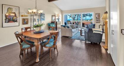 2BR Condo with Views Near Shops & Food + Fast WiFi