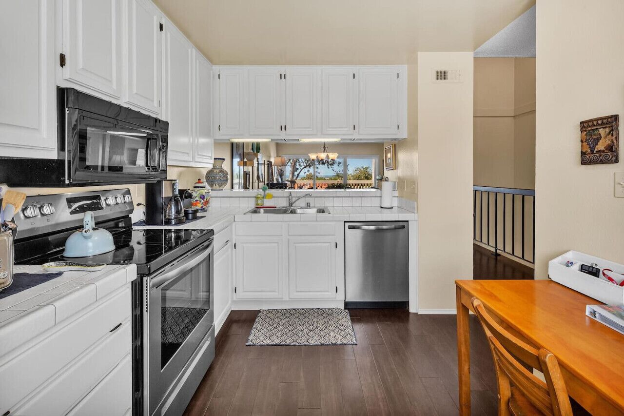 雪櫃、微波爐、焗爐、爐具