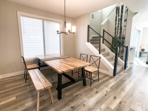 Dining - NEW Stylish LUX 5B/3.5BR Retreat, Close to Parks (Beaverton)