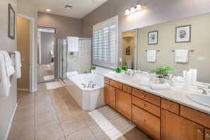 Combined shower/bathtub, jetted bath, hair dryer, towels - Prime Location, Heated Pool with Baja, Fun Game Room, Fire Pit, BBQ, VR Tour (Phoenix)