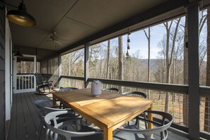 Long Range Winter/Spring Mtn Views 3BR/3BA, In the Woods But Only Mins ...