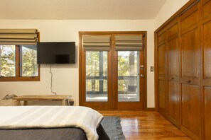 3 bedrooms, desk, iron/ironing board, free WiFi - Epic Long-Range Mountain Views: 3BR/3BA, Nestled in the Woods & Mins to DT AVL (Asheville)