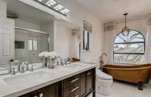 Ensemble douche/baignoire, bidet