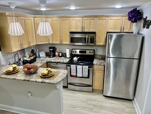 Refrigerador, microondas, parrilla de estufa y lavavajillas 