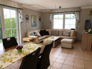 TV, stereo - Seestrasse 75a House B (right) - Modern semi-detached house (Zingst)