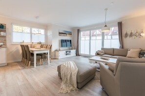 TV, fireplace, DVD player, stereo - Barther Strasse 10a "Austernfischer" - high quality furnished vacation home (Zingst)