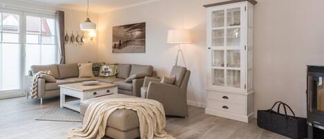 テレビ、暖炉、DVD プレーヤー、ステレオ