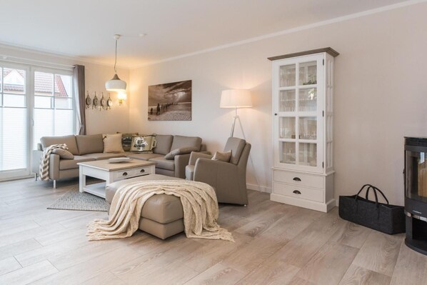 TV, fireplace, DVD player, stereo - Barther Strasse 10a "Austernfischer" - high quality furnished vacation home (Zingst)