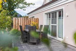 Outdoor dining - Barther Strasse 10a "Austernfischer" - high quality furnished vacation home (Zingst)