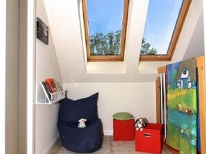 Unclassified image, 2 of 15, button