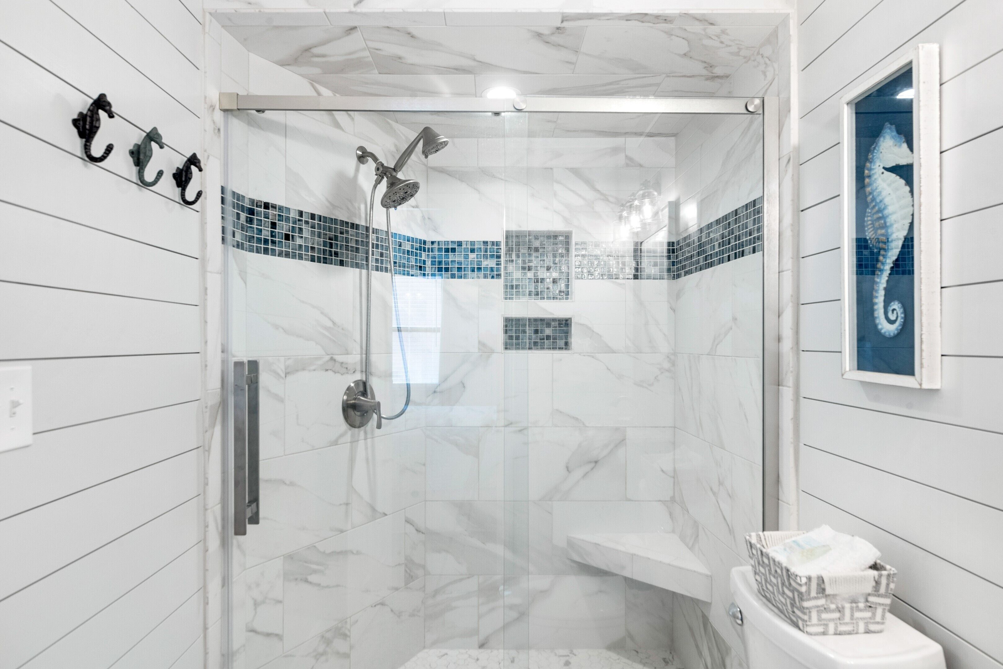 Ensemble douche/baignoire, serviettes fournies