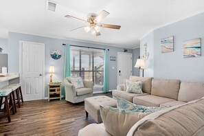 Smart TV, books - Seahorse 512- Seahorse Condos (Gulf Shores)