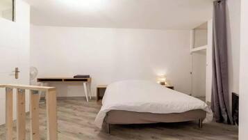 1 bedroom, iron/ironing board, travel cot, free WiFi