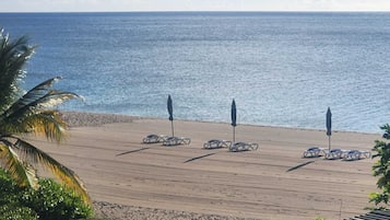 På stranden