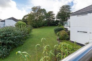 House | 2 bedrooms - 25 Coedrath Park - Sea Views From Balcony Short Walk to Beach Parking (Saundersfoot)