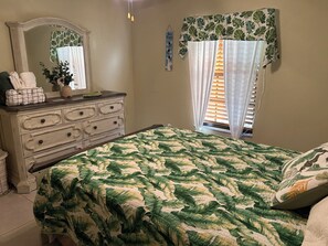 3 bedrooms, in-room safe, desk, iron/ironing board