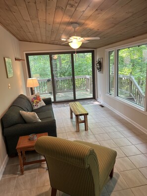 Smart TV, fireplace, DVD player