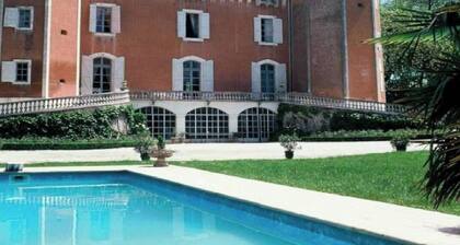 GET APARTMENT ★ BRIGHT ★ SPACIOUS ★ WIFI