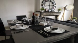 Dining - GET APARTMENT ★ BRIGHT ★ SPACIOUS ★ WIFI (Revel)