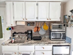 Fridge, microwave, oven, coffee/tea maker