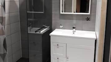 Douche, sèche-cheveux, papier toilette