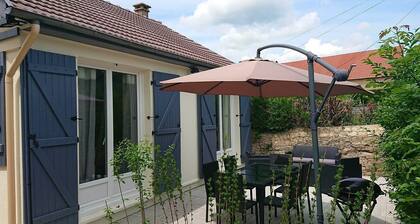 Detached house at the foot of the Baye pond and the Canal du Nivernais