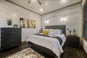 2 slaapkamers, een strijkplank/strijkijzer, gratis wifi, beddengoed