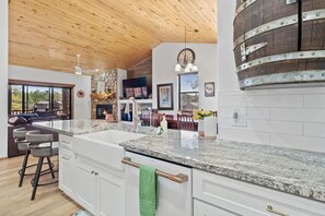 Fridge, microwave, oven, stovetop - 5 🌟 Luxury Torreon (Show Low)