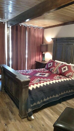 1 bedroom, iron/ironing board, WiFi, bed sheets - Beautiful Views and Easy Walk to the Lifts (Angel Fire)