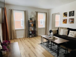 Una Smart TV, libros