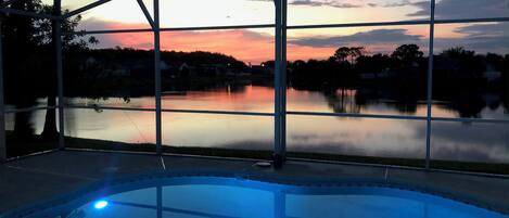 Alberca al aire libre y alberca climatizada