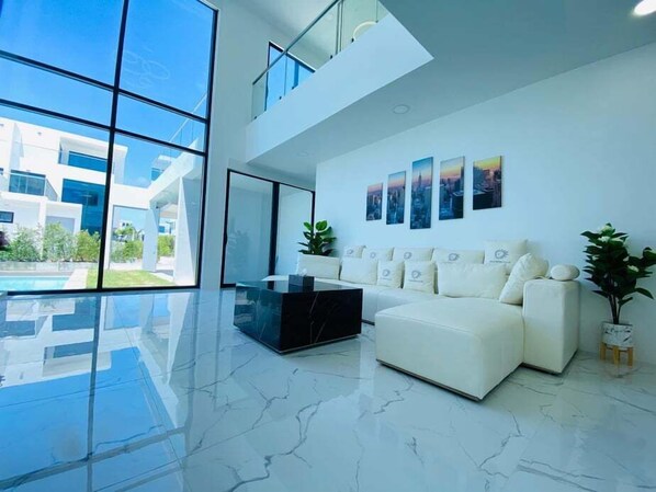 TV - Grand White Town 4BR (Pattaya)