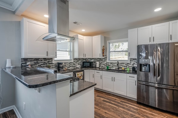 Refrigerador, microondas, horno, placa de cocina